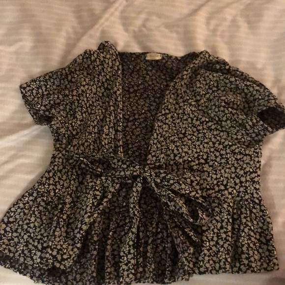 Brandy Melville wrap top - Picture 1 of 1